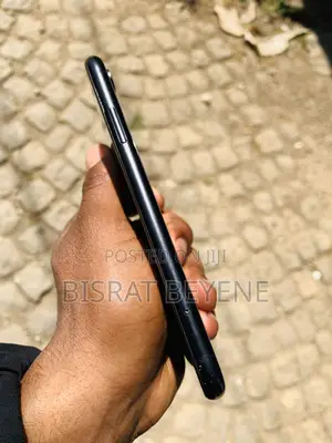 New Apple iPhone XR 64 GB Black