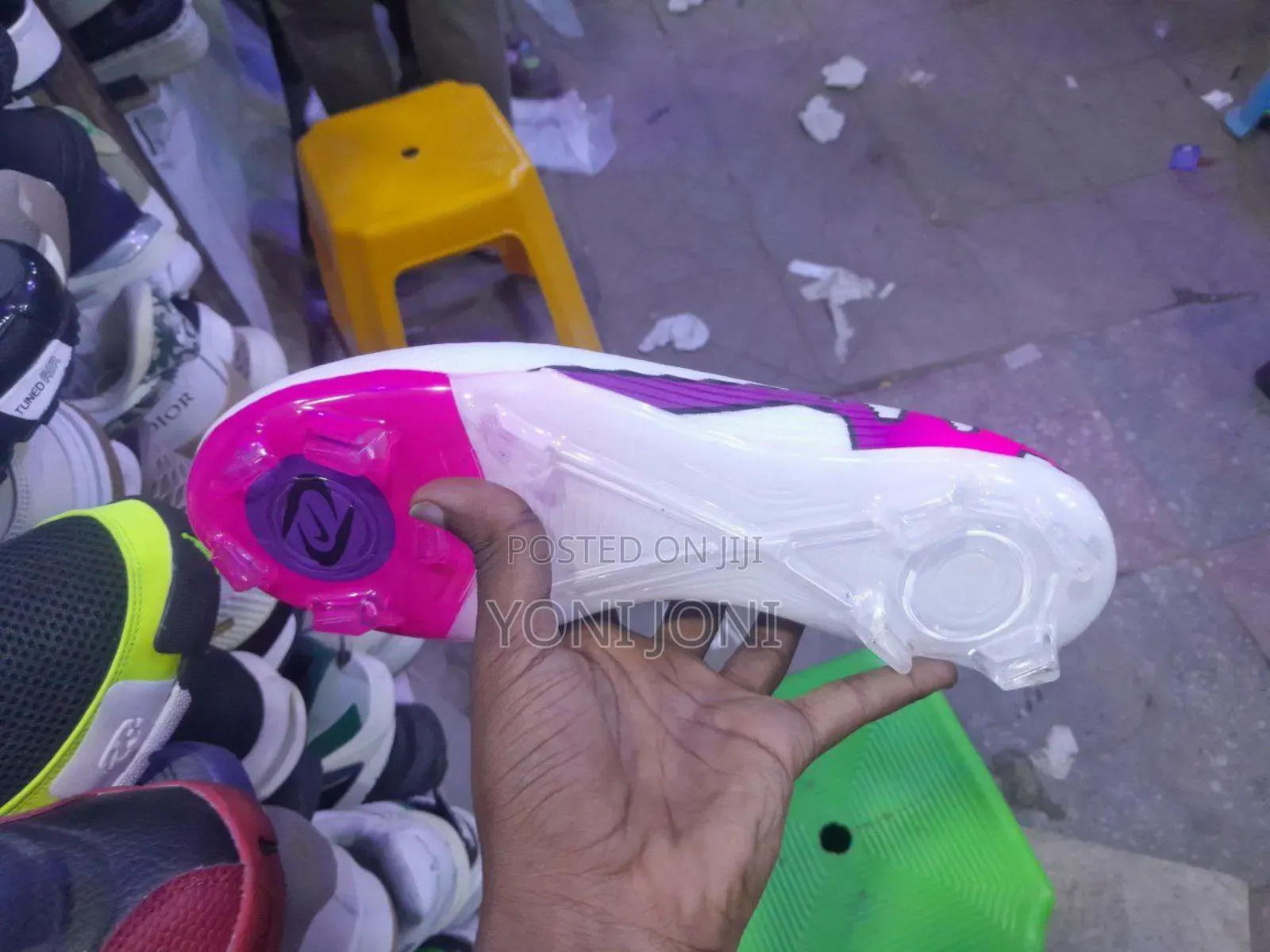 Football Shoes ታኬታ