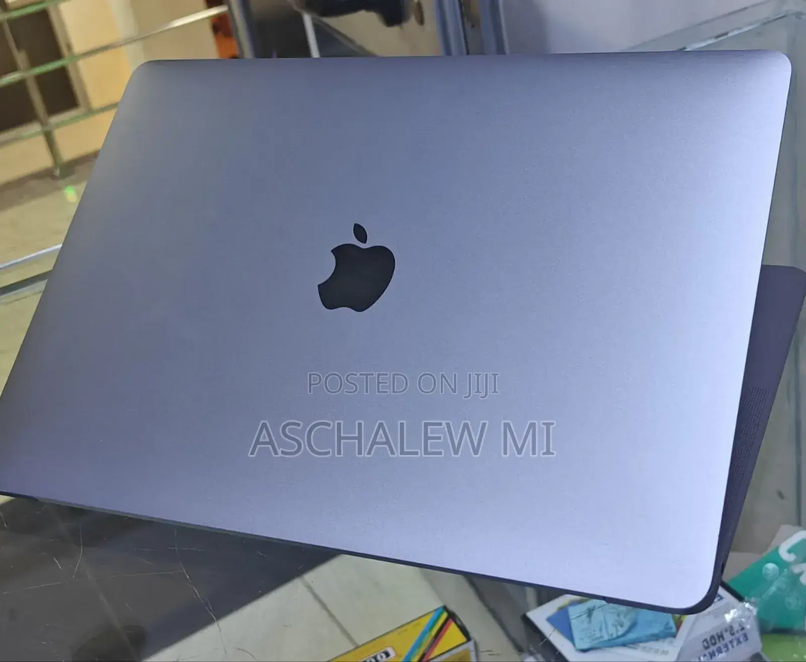New Laptop Apple MacBook Pro 2022 M2 8GB Apple M2 SSD 256GB
