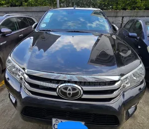 Photo - Toyota Hilux 2019 Black