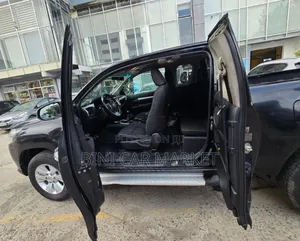 Toyota Hilux 2019 Black