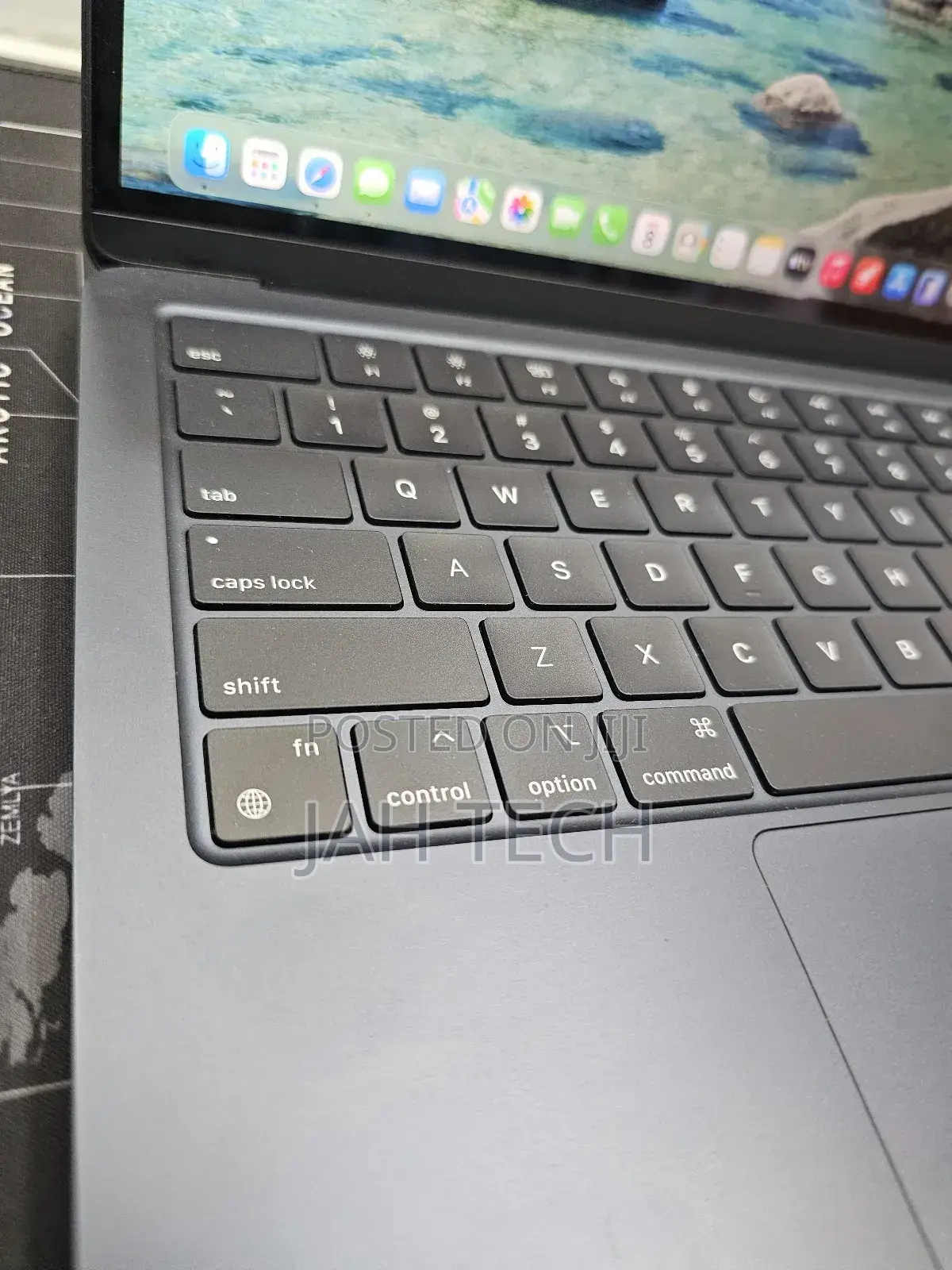 New Laptop Apple MacBook Air 2024 M3 13-Inch 8GB Apple M3 SSD 256GB
