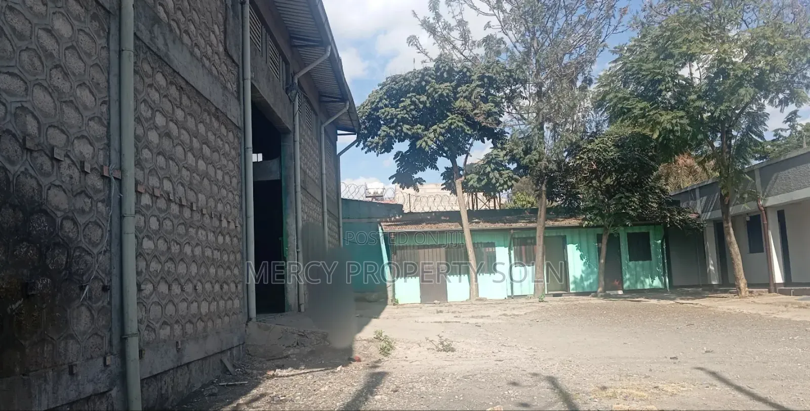 የሚከራይ መጋዘን በቂ ቢሮ የራሱ 315 Kv ትራንስፎርመር ያለው Warehouse for Rent Kaliti