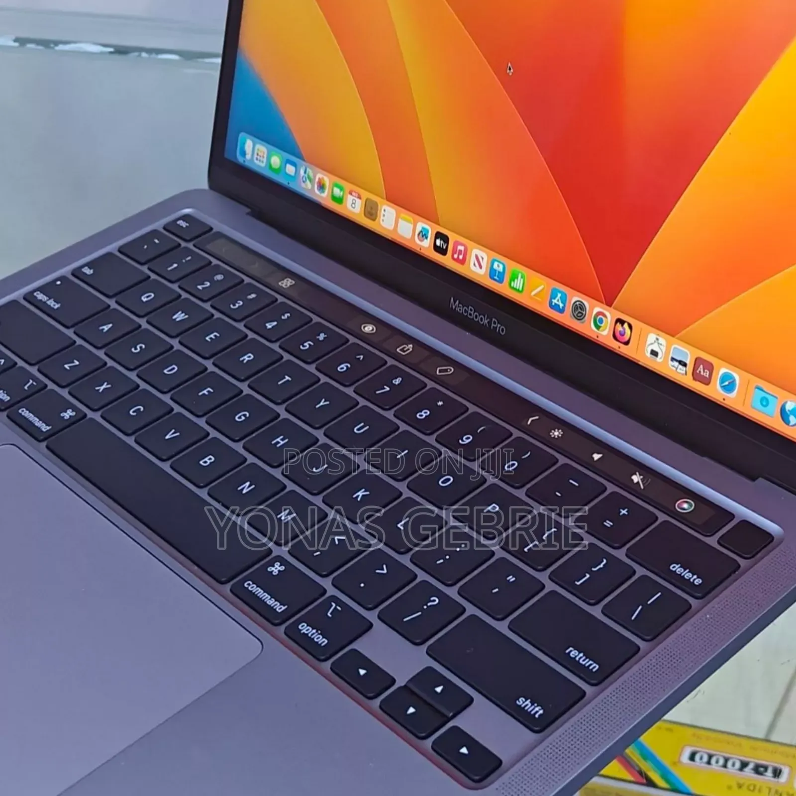 New Laptop Apple MacBook Pro 2022 M2 8GB Apple M2 SSD 256GB