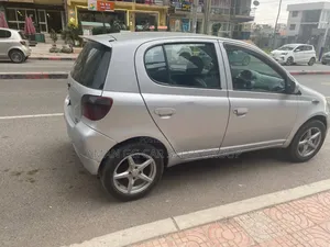 Toyota Vitz 2000 Silver