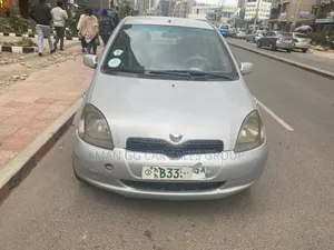 Photo - Toyota Vitz 2000 Silver