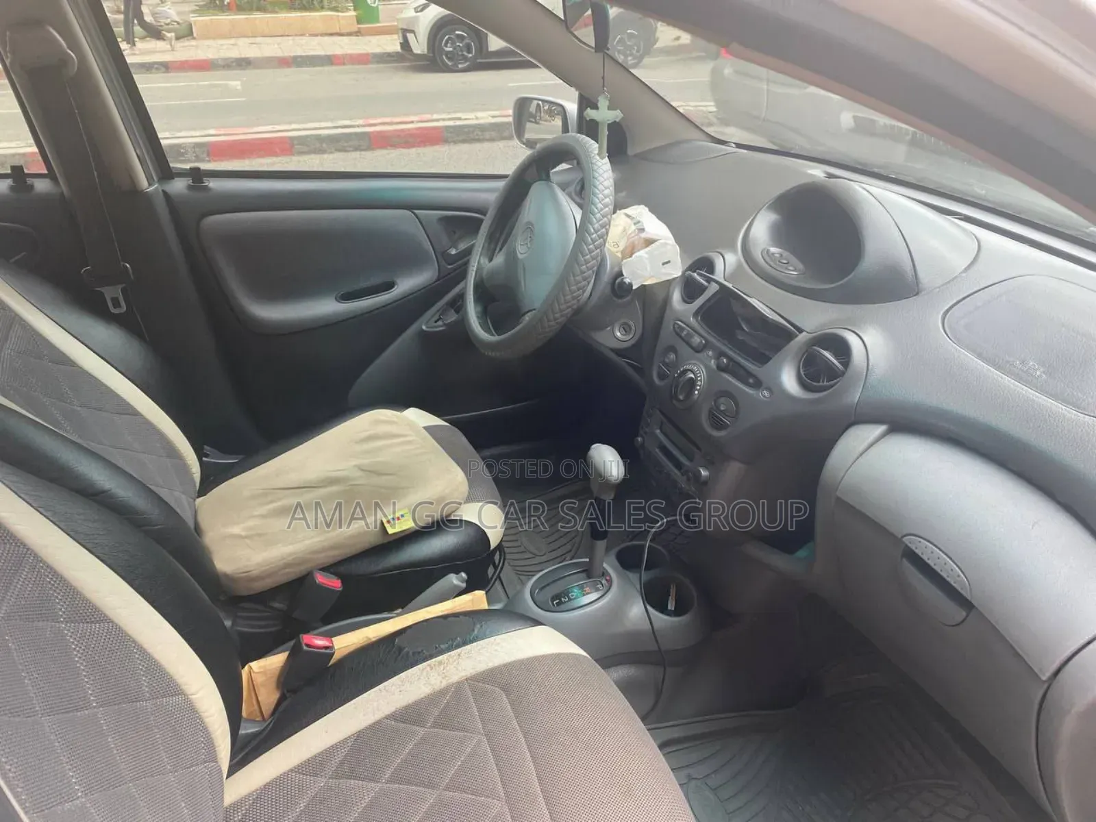 Toyota Vitz 2000 Silver