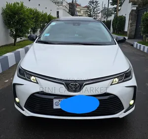 Photo - Toyota Corolla 2023 White