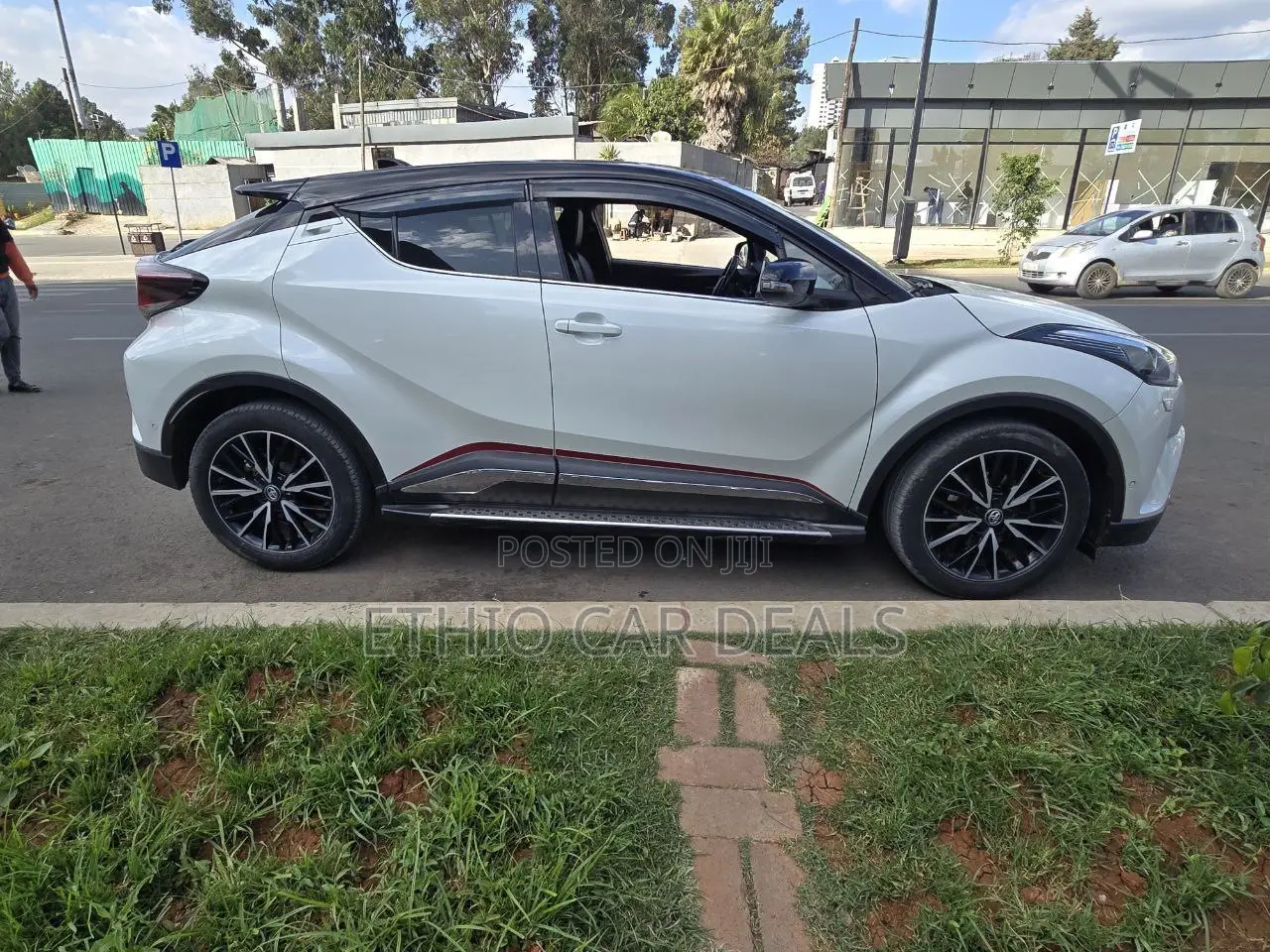 Toyota C-HR XLE 2022 White