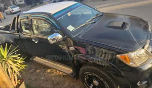 Toyota Hilux 2010 Black