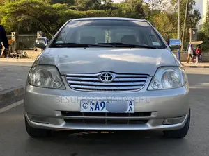 Photo - Toyota Corolla Sedan 2003 Gold