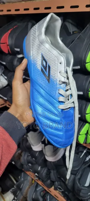 Photo - New Umbro Futsal Soccer Cleats Shoes