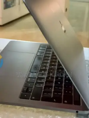 New Laptop Apple MacBook Pro 2019 8GB Intel SSD 128GB
