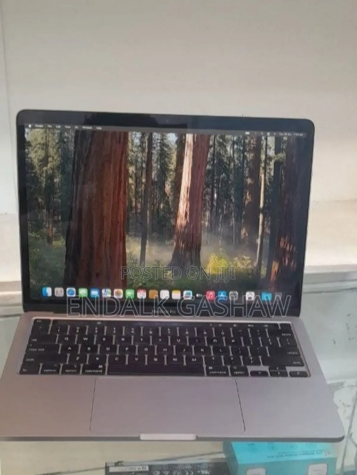 New Laptop Apple MacBook Pro 2020 8GB Intel Core I5 SSD 256GB