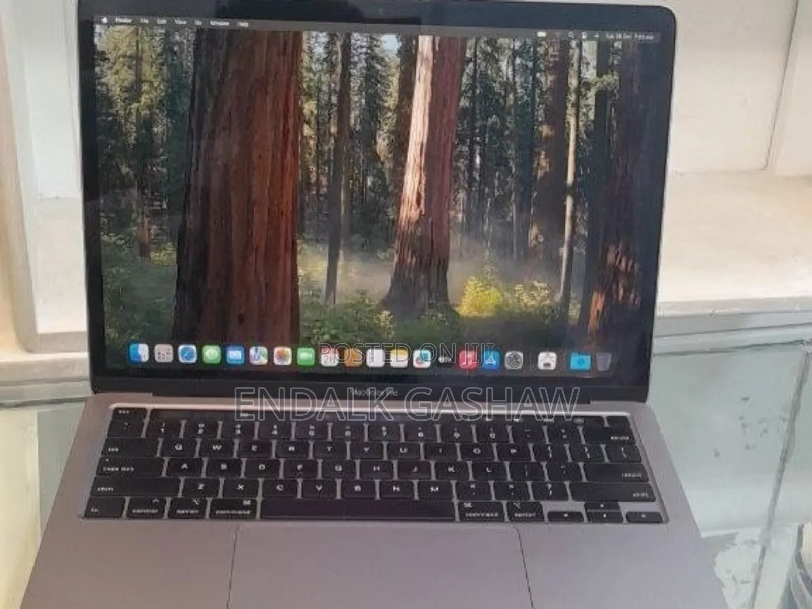New Laptop Apple MacBook Pro 2020 8GB Intel Core I5 SSD 256GB