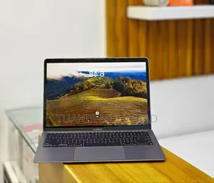 Photo - New Laptop Apple MacBook Air 8GB Apple M1 Pro SSD 1T