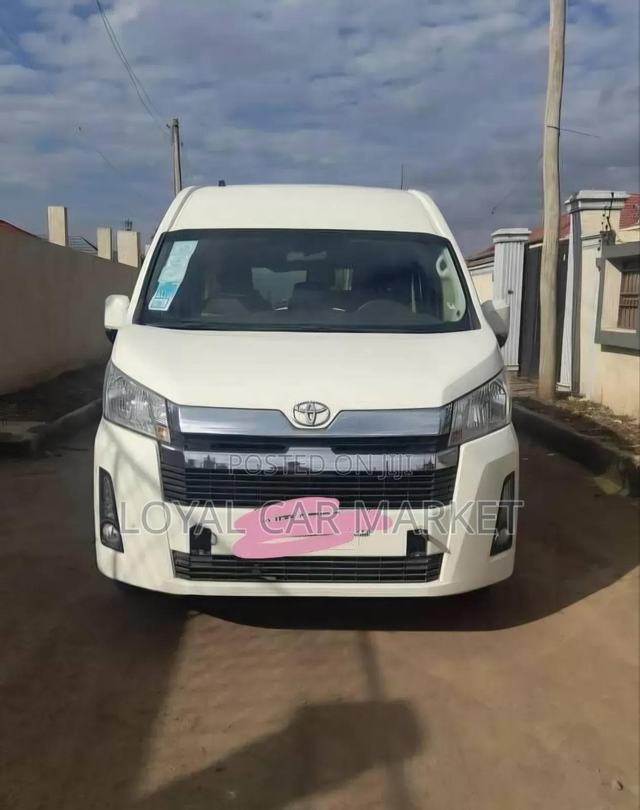 Toyota HiAce 2022 White