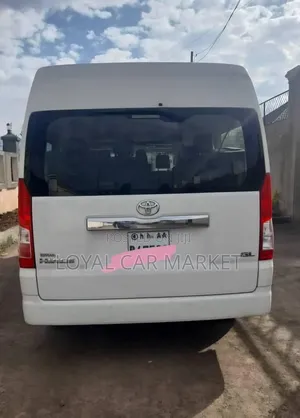 Toyota HiAce 2022 White