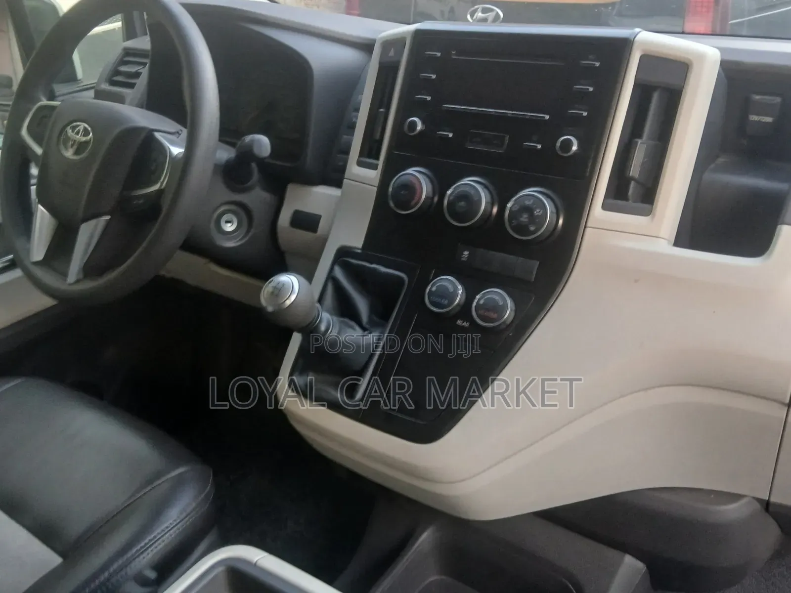 Toyota HiAce 2022 White