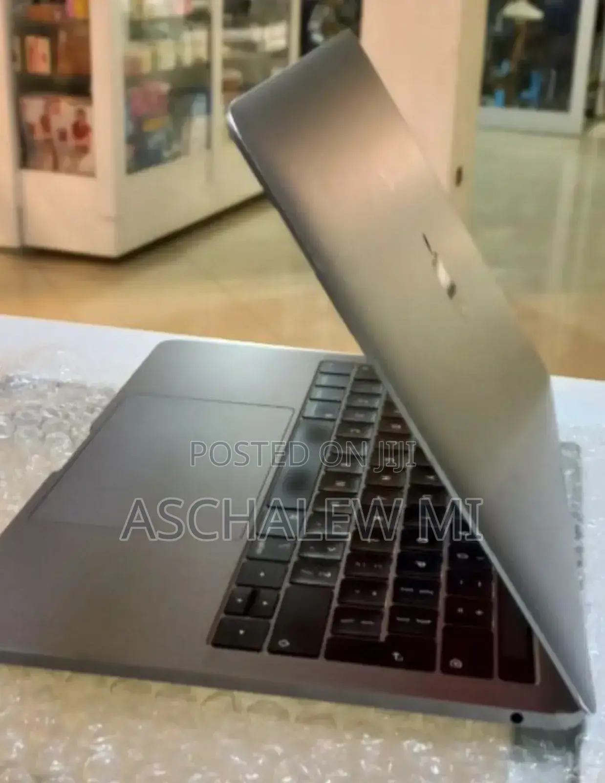 New Laptop Apple MacBook Pro 2019 8GB Intel Core I5 SSD 128GB