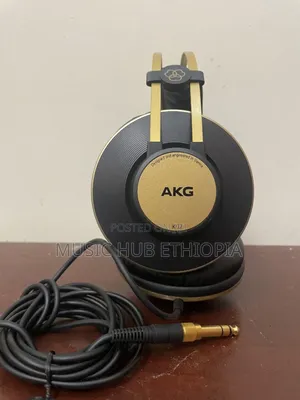 Photo - Akg Closed-back Studio Headset
