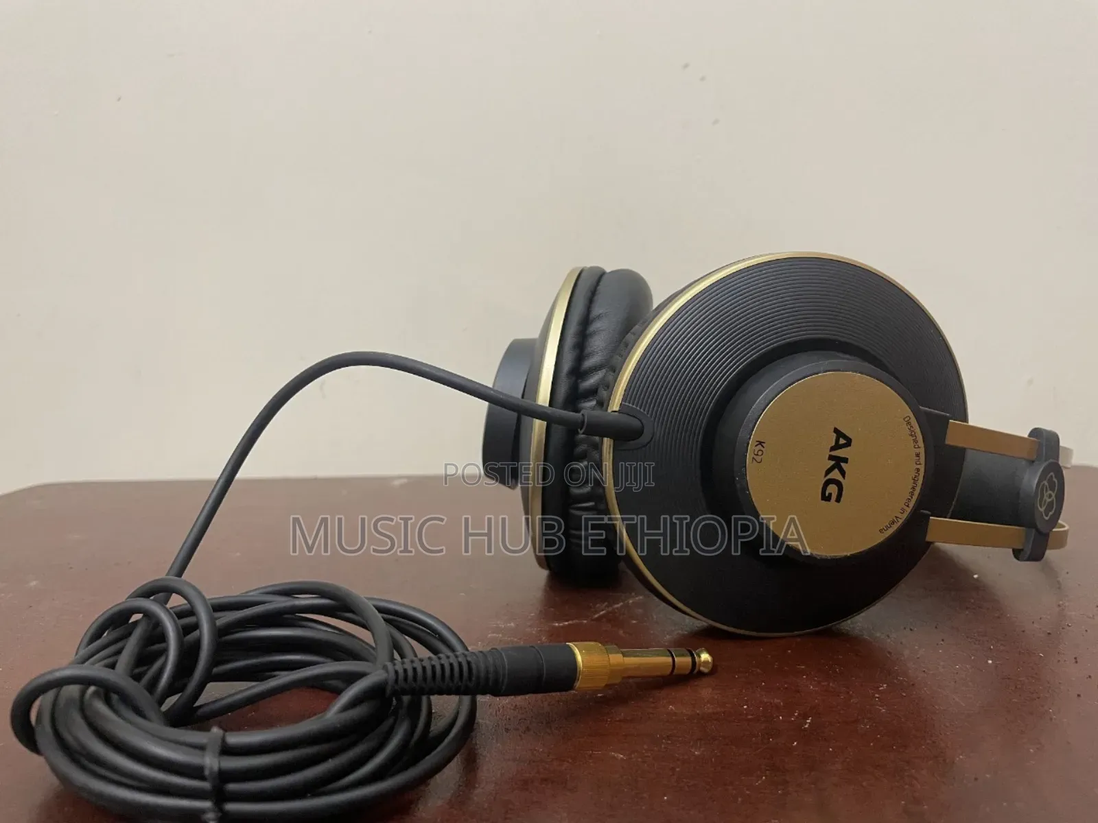 Akg Closed-back Studio Headset