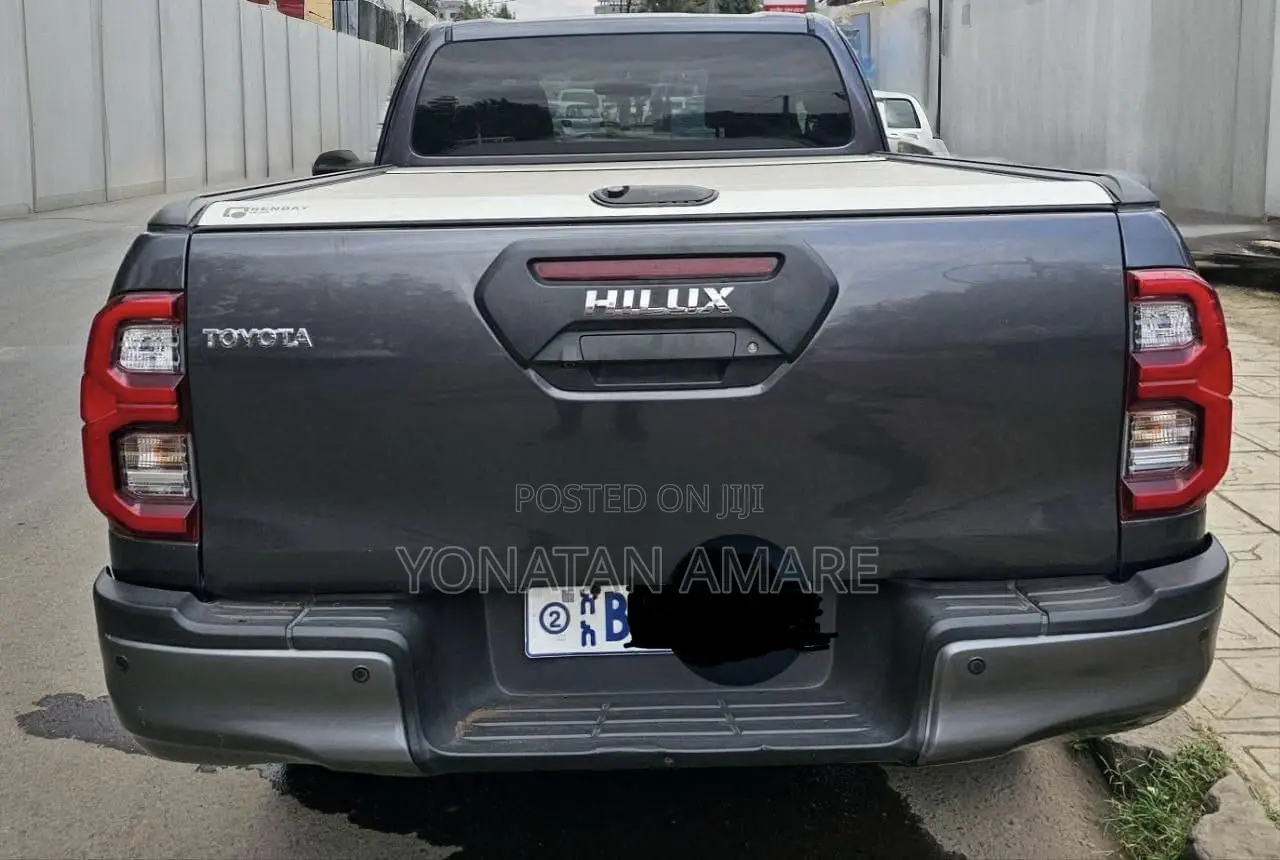 Toyota Hilux 2021 Gray