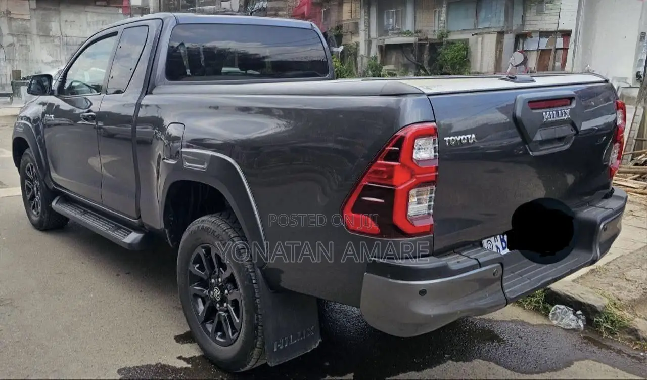 Toyota Hilux 2021 Gray