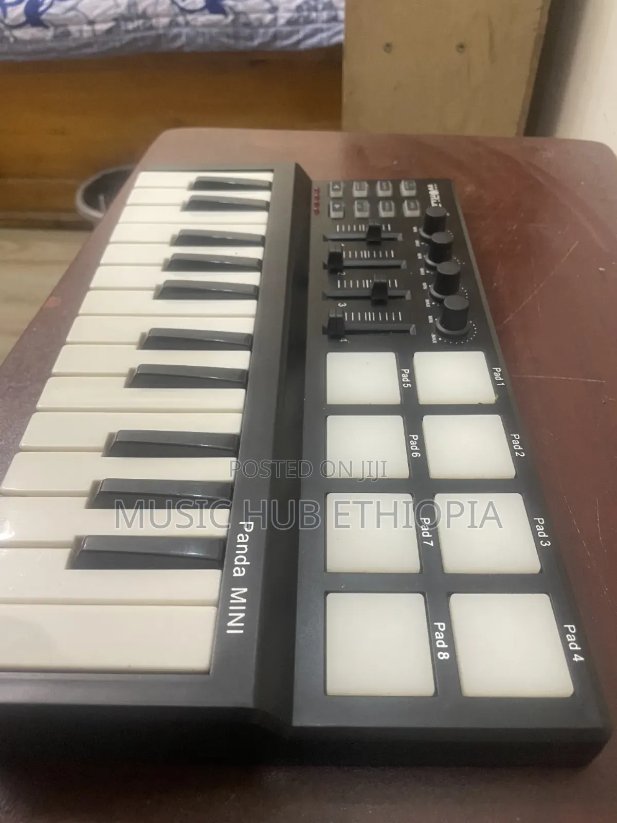 World Panda Mini Studio Midi Keyboard