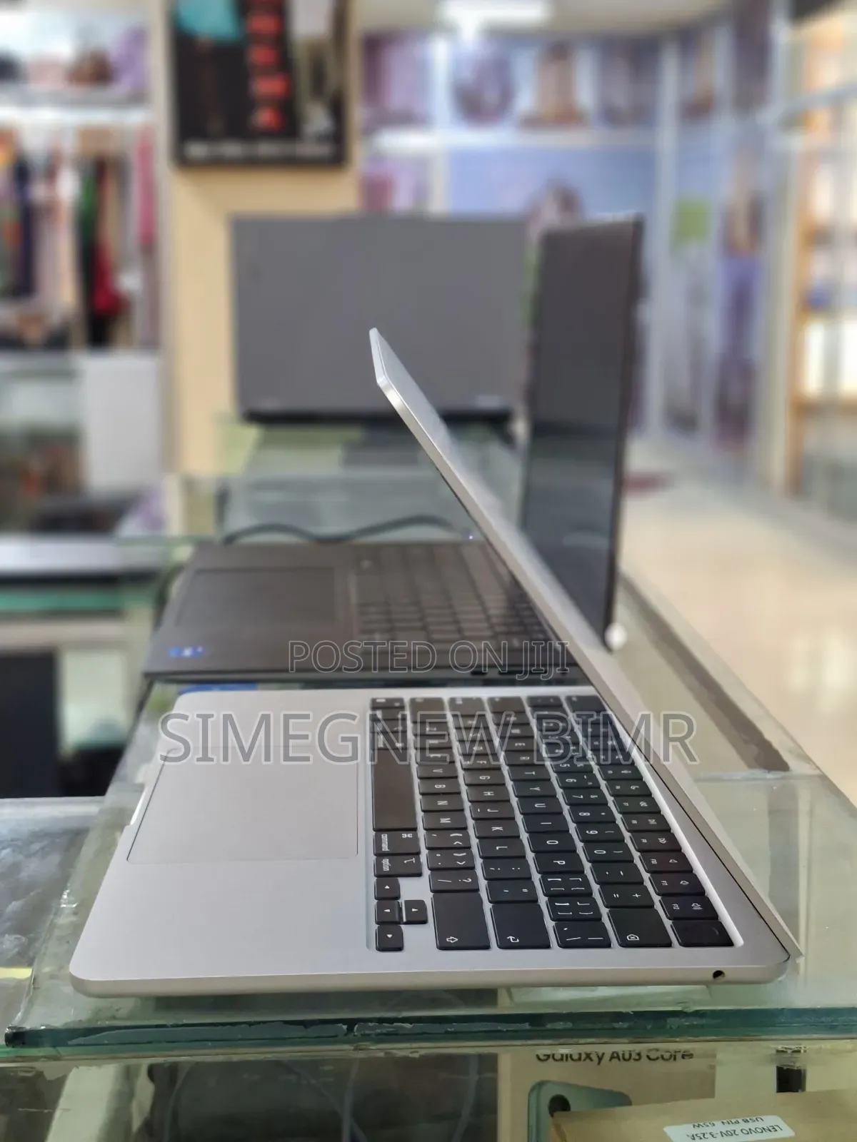 New Laptop Apple MacBook Air 2022 M2 8GB Intel Core M2 SSD 256GB