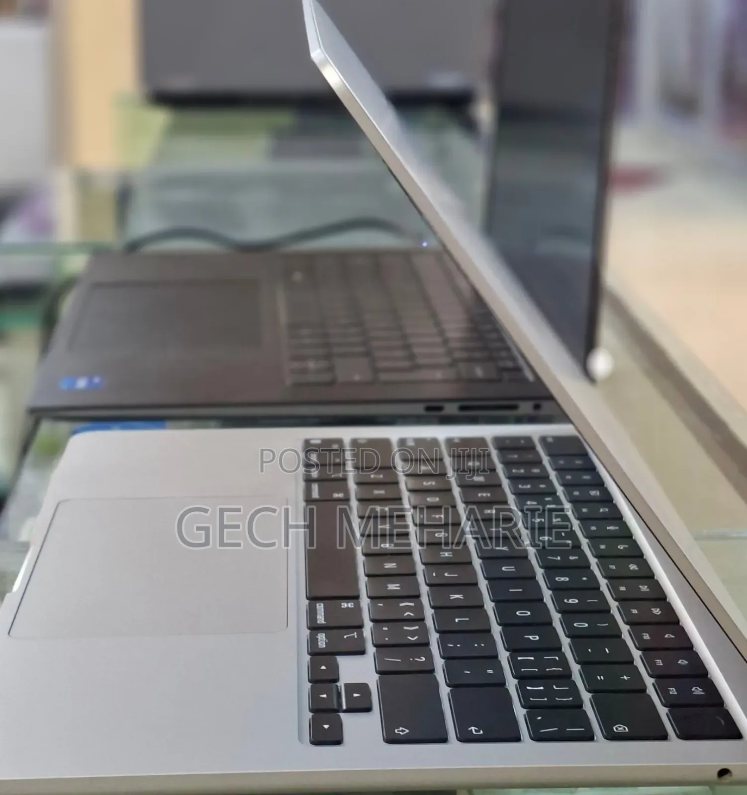 New Laptop Apple MacBook Air 2022 M2 8GB Intel Core M2 SSD 256GB