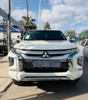 Photo - Mitsubishi L200 2022 White