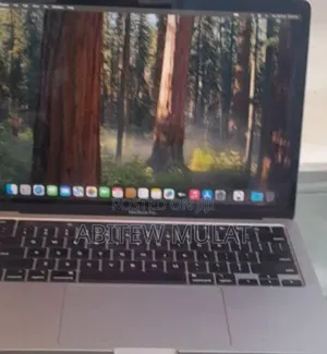 New Laptop Apple MacBook Pro 2020 8GB Intel Core I5 SSD 256GB