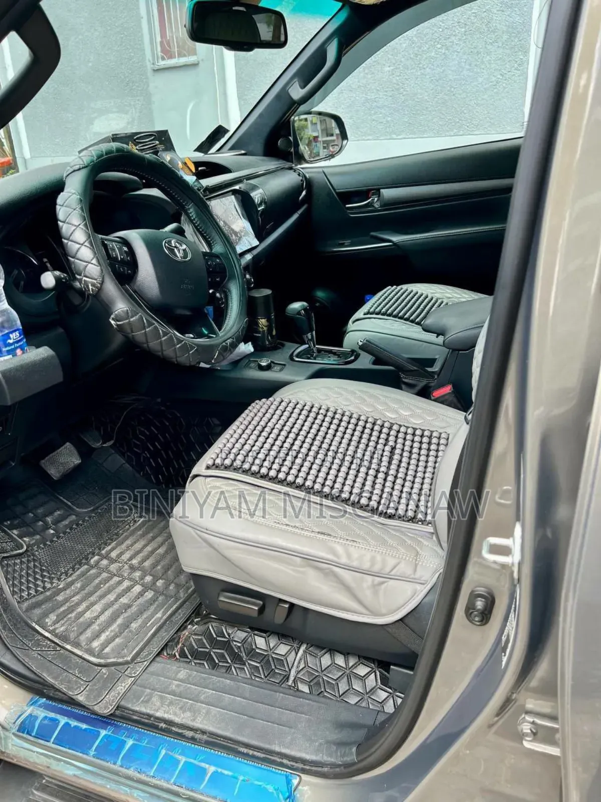 Toyota Hilux 2024 Gray