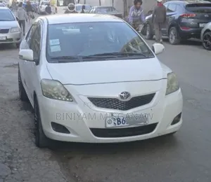 Toyota Yaris 2010 White