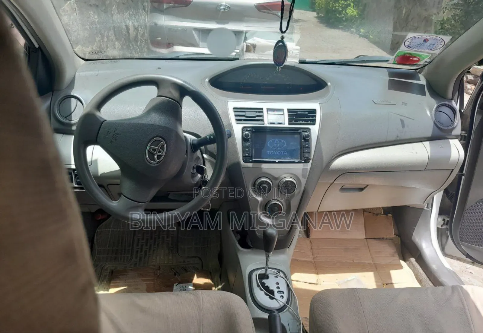 Toyota Yaris 2010 White