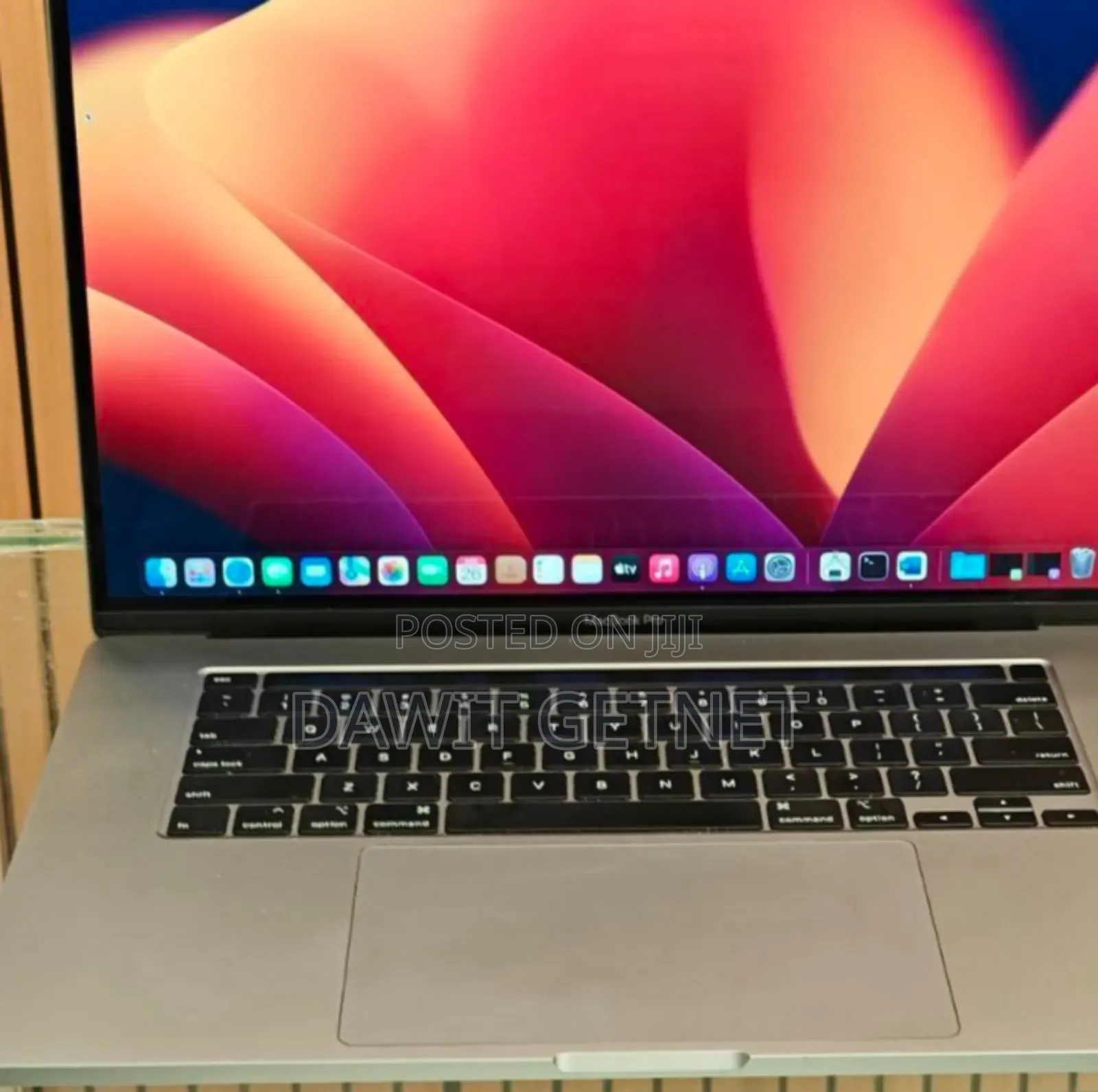 New Laptop Apple MacBook Pro 2019 16GB Intel Core I7 SSD 512GB