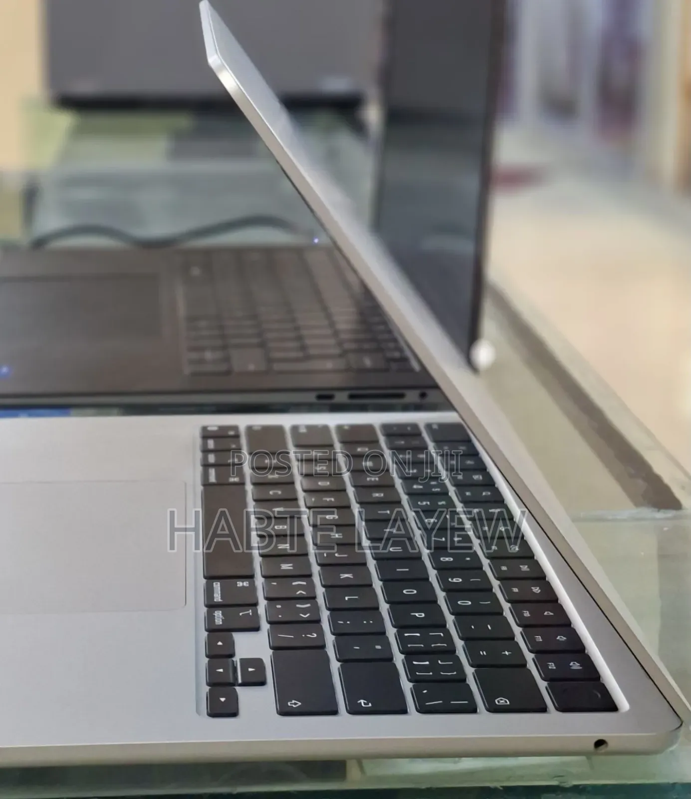 New Laptop Apple MacBook Air 2022 M2 8GB Apple M2 SSD 256GB