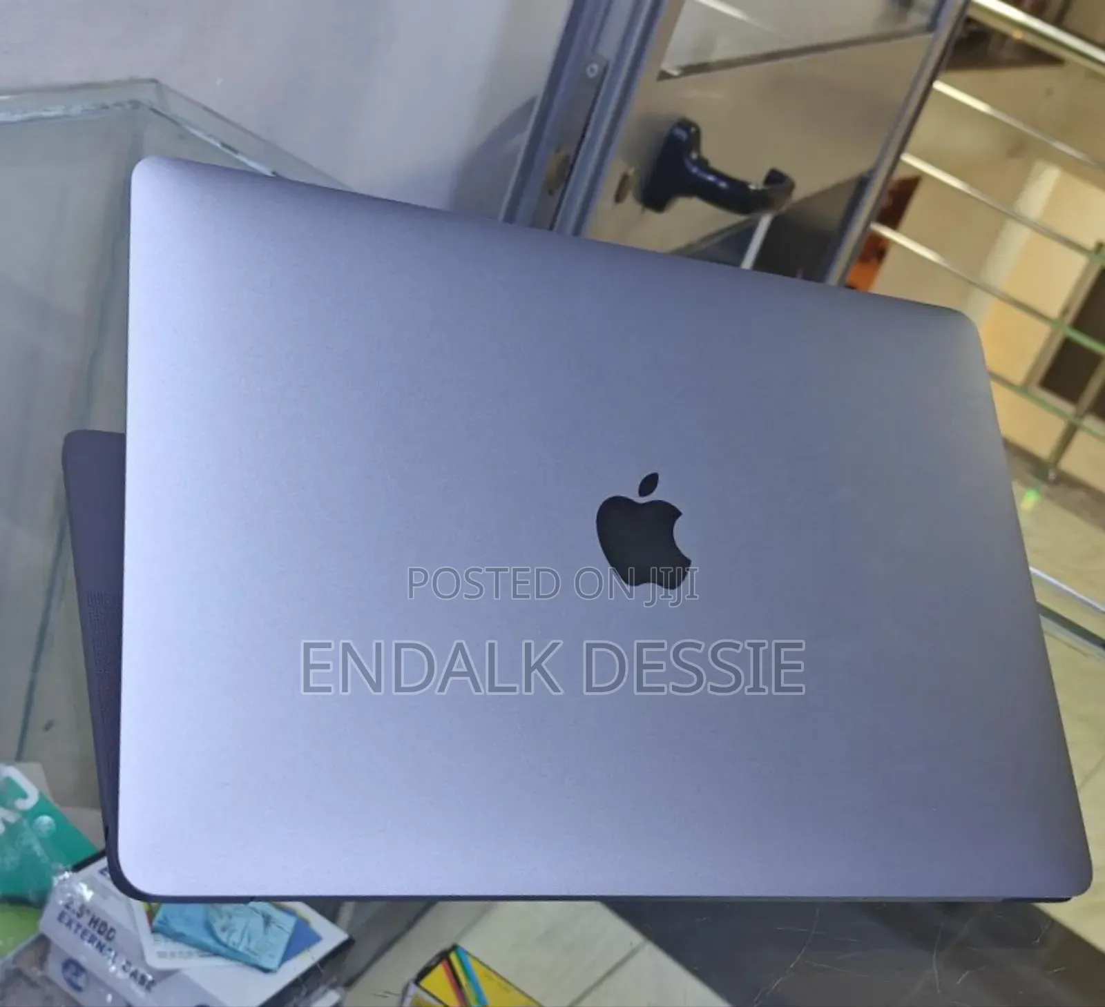 New Laptop Apple MacBook Pro 2022 M2 8GB Apple M2 SSD 256GB