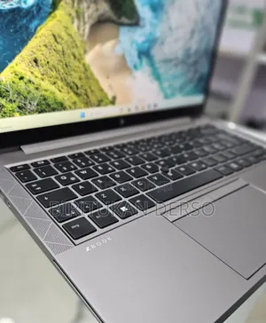 New Laptop HP ZBook Firefly G8 16GB Intel Core I7 SSD 512GB