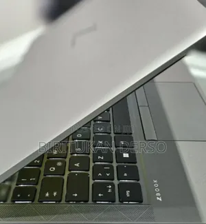 New Laptop HP ZBook Firefly G8 16GB Intel Core I7 SSD 512GB