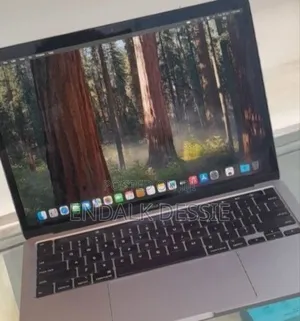 New Laptop Apple MacBook Pro 2020 8GB Intel Core I5 SSD 256GB