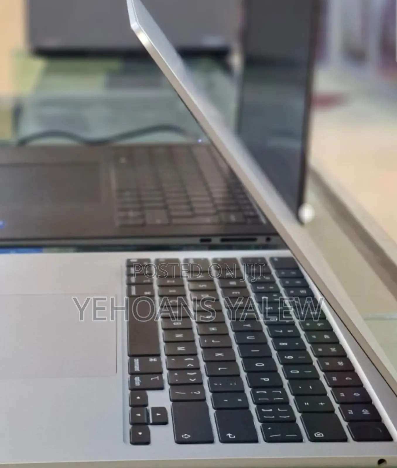 New Laptop Apple MacBook Air 2022 M2 8GB Apple M2 SSD 256GB