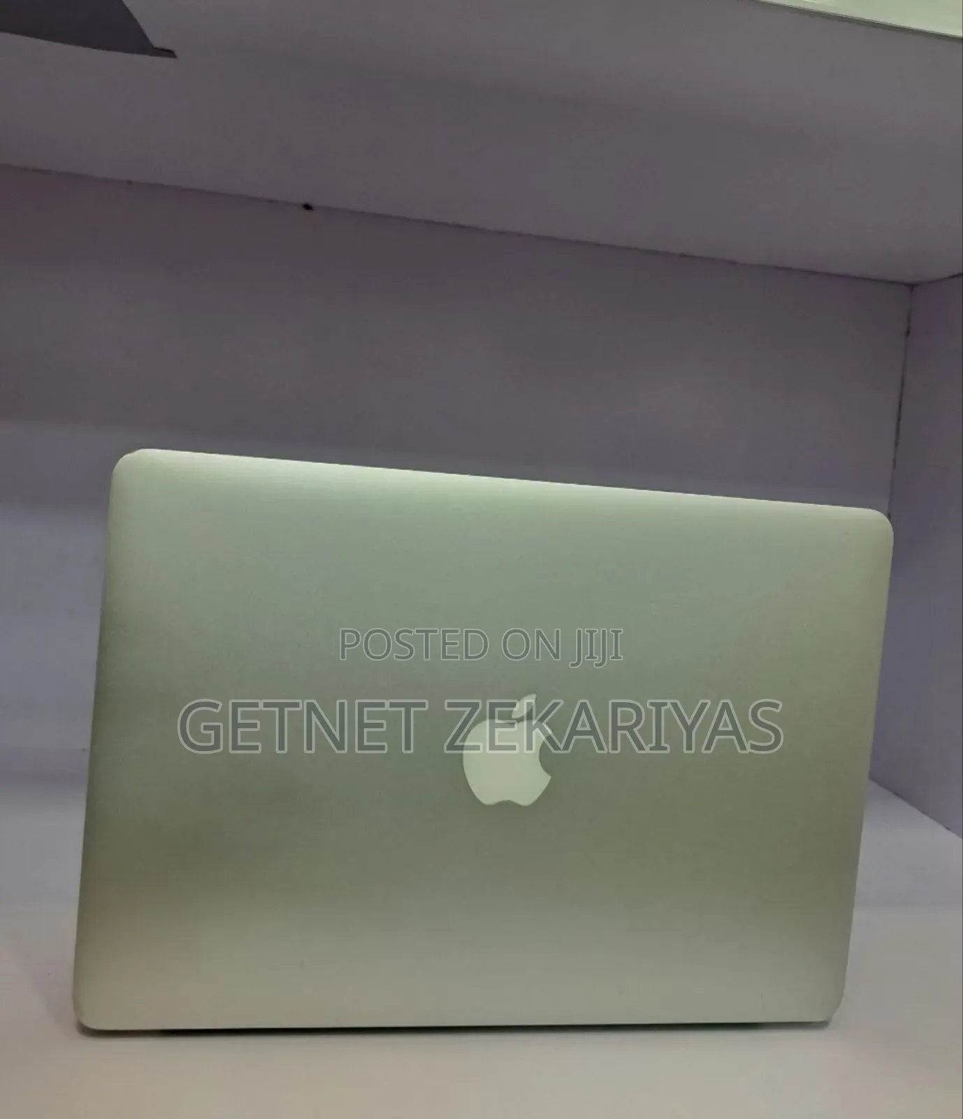 New Laptop Apple MacBook Air 2012 4GB Intel Core I5 SSD 72GB