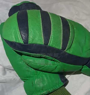 Photo - Heat Resistor Cooking Gloves