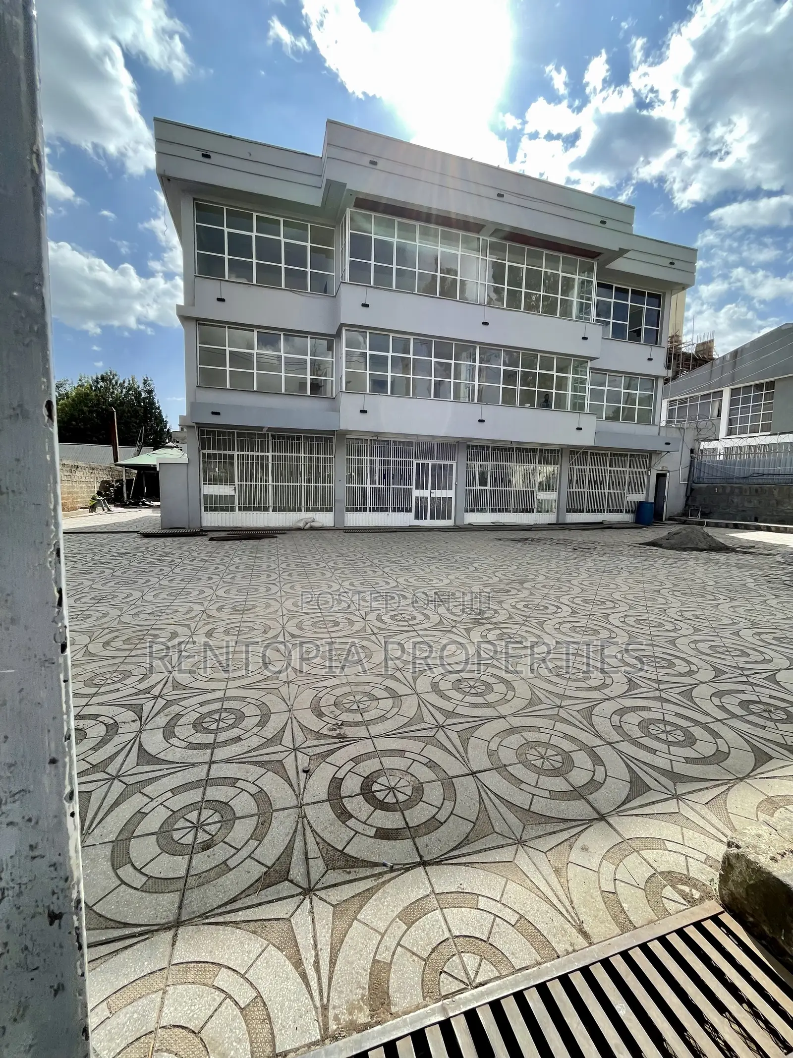 Commercial Building for Rent! ለድርጅት,ለክሊኒክ,ለቢሮ የሚከራይ ቦታ!