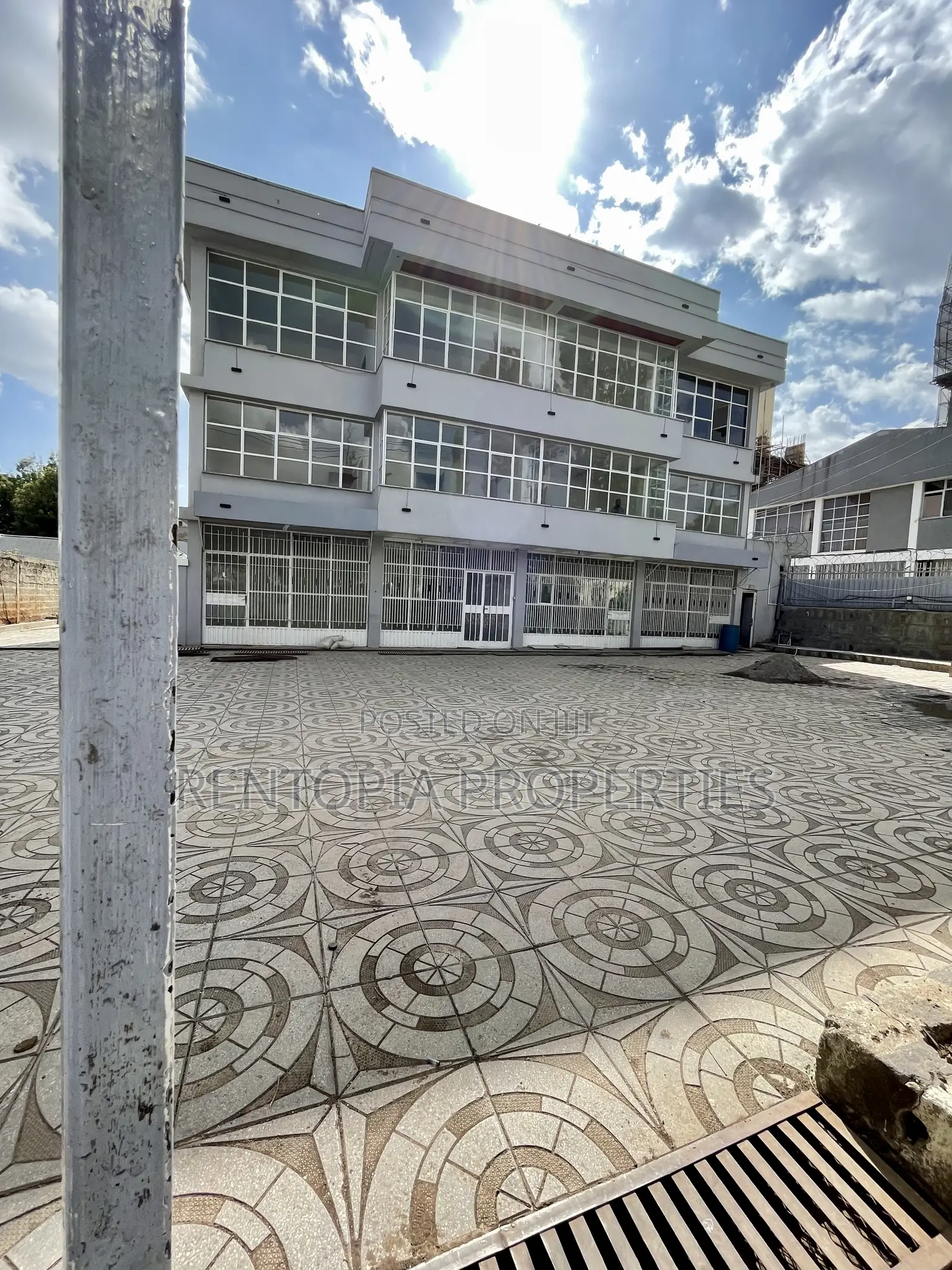 Commercial Building for Rent! ለድርጅት,ለክሊኒክ,ለቢሮ የሚከራይ ቦታ!