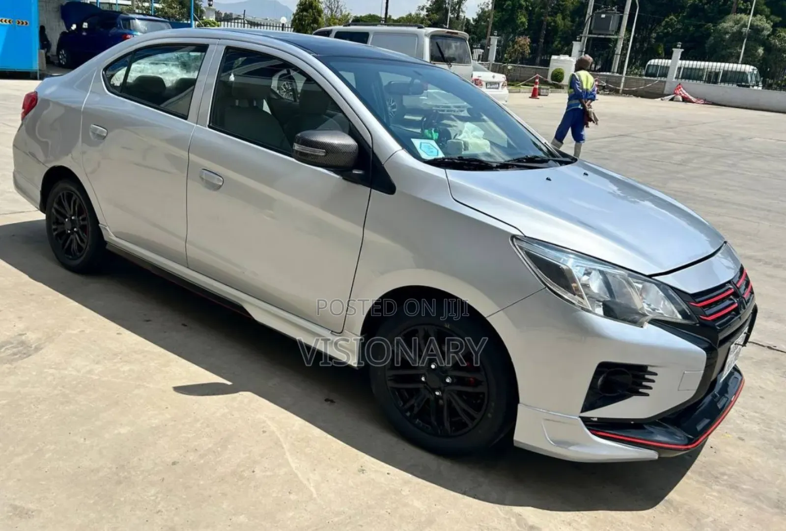 Mitsubishi Attrage 2023 Silver