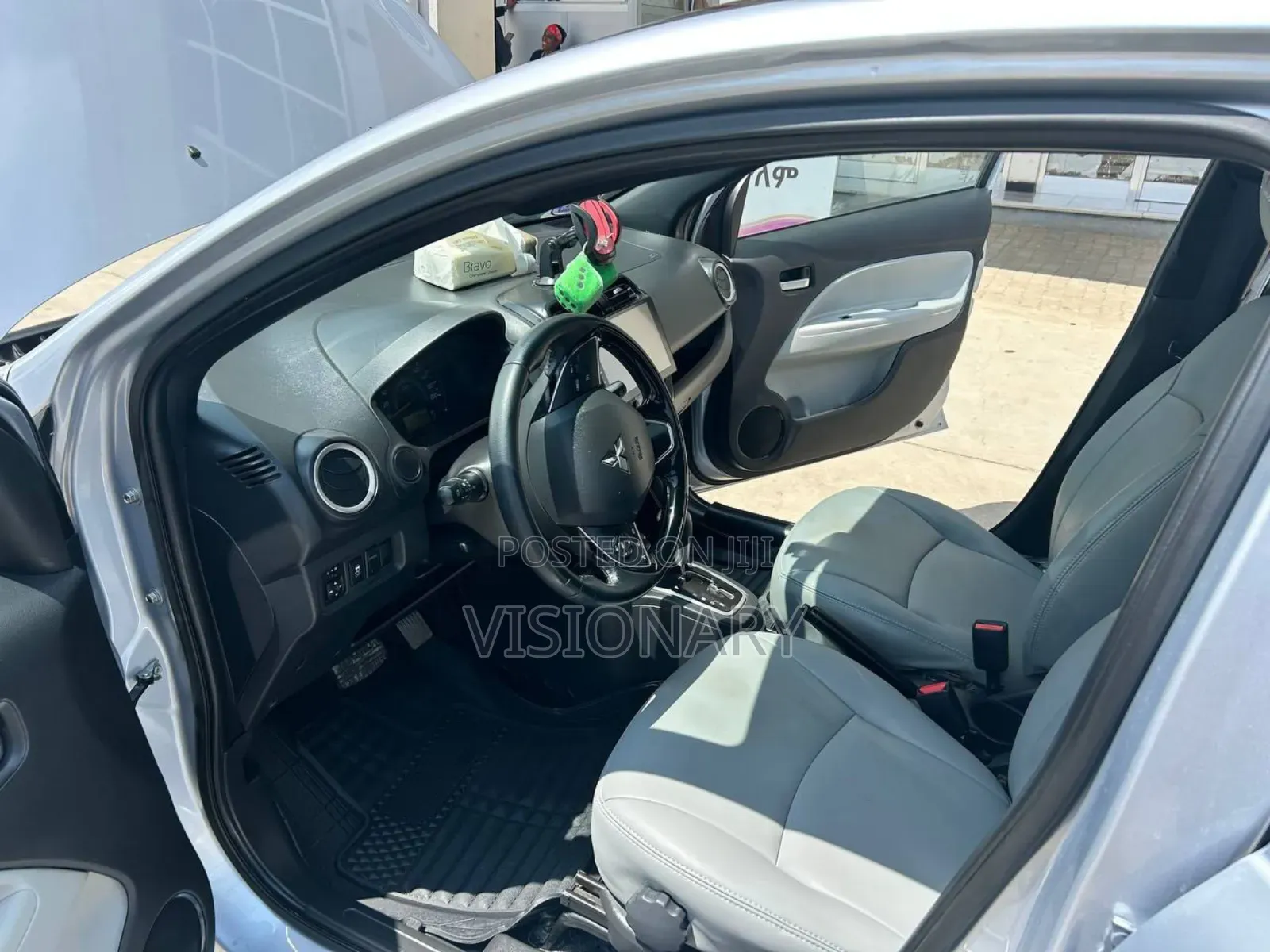 Mitsubishi Attrage 2023 Silver