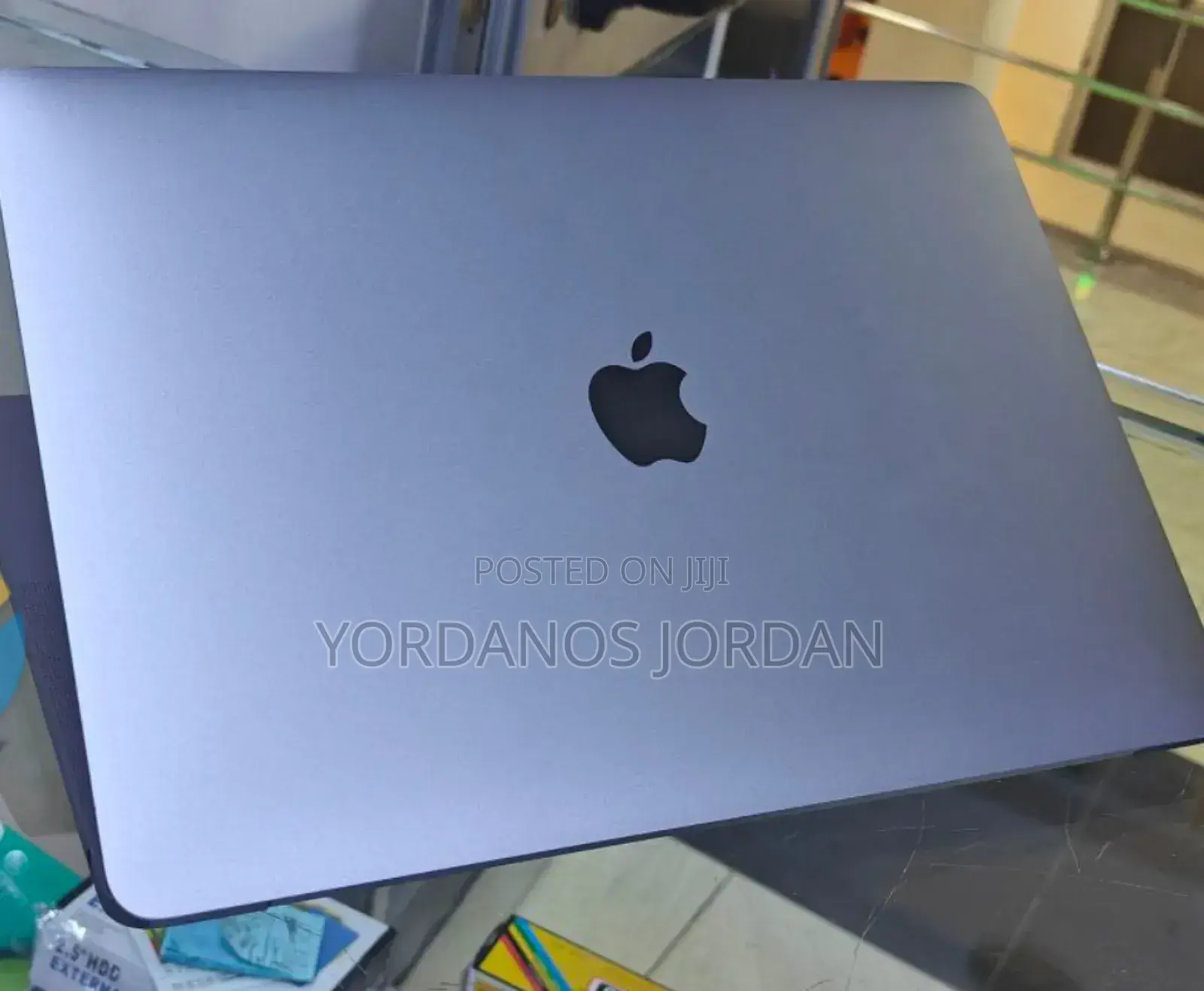 New Laptop Apple MacBook Pro 2022 M2 8GB Apple M2 SSD 256GB